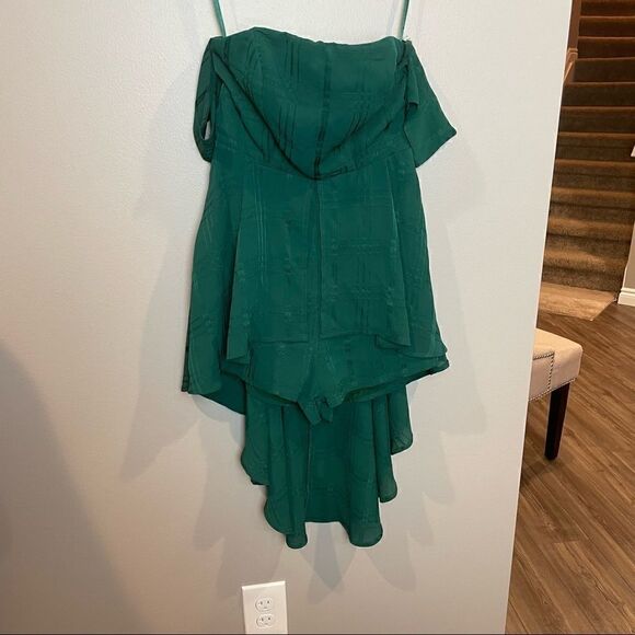Saints + Secrets green romper 8 - Picture 2 of 13